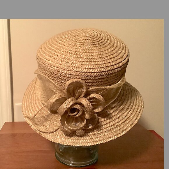 Betmar New York 100% natural Straw Summer Hat - small brim  cloche w/ flower - Picture 3 of 10